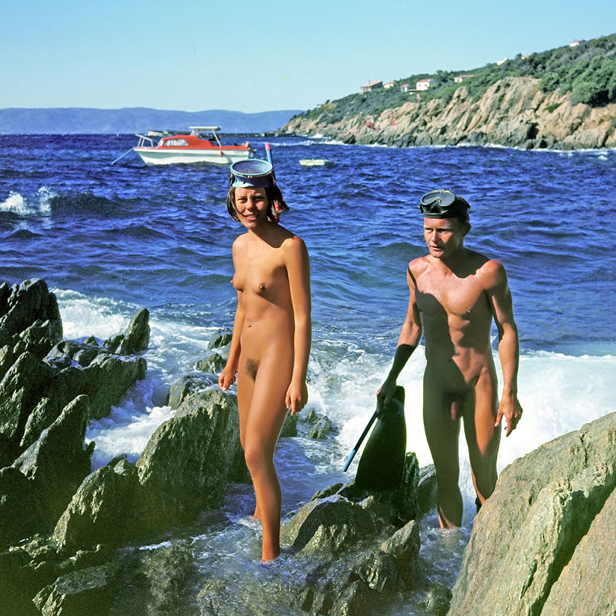 Nackt und frei in der Natur - FKK-Urlaub auf der Ile du Levant, Mittelmeer, Frankreich